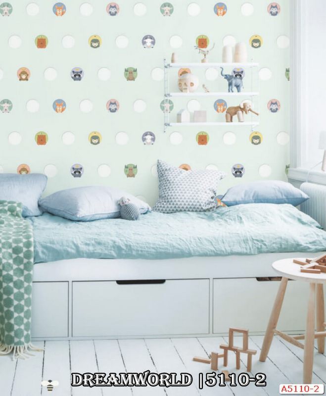 Giới thiệu cho bé một thế giới động vật thú vị bằng mẫu giấy dán tường này để làm phong cảnh cho căn phòng của họ.